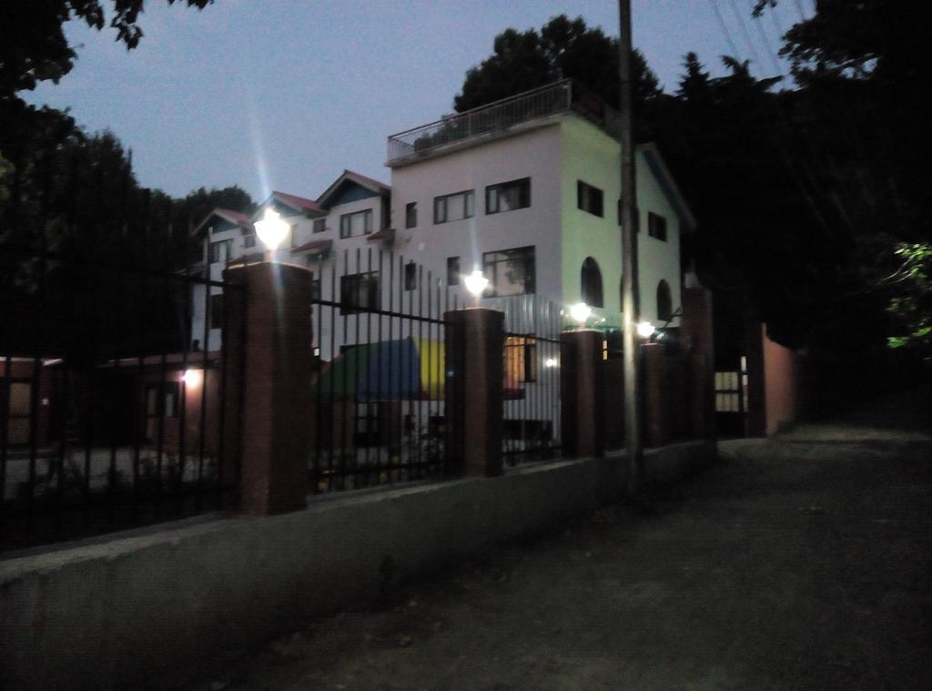 Hotel Grand Jigar Srinagar  Bagian luar foto